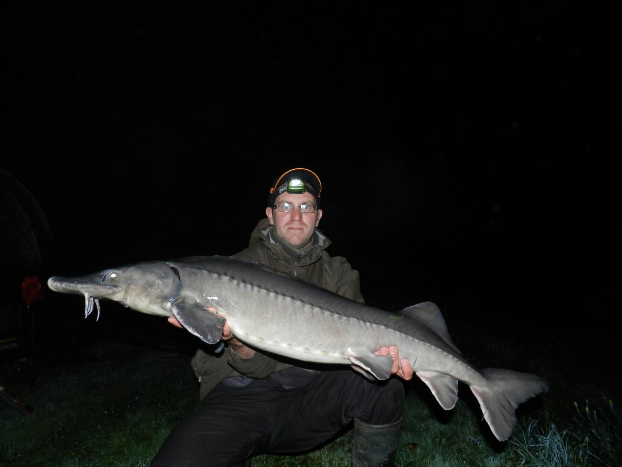 Esturgeon de 12,1kg à la grande canne